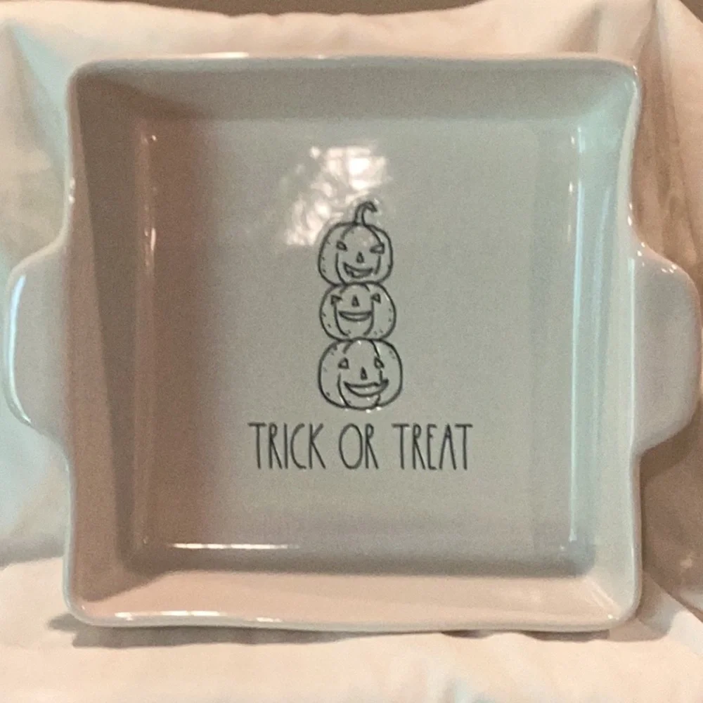 Rae Dunn TRICK OR TREAT baking pan